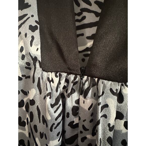 OSCAR DE LA RENTA Pink Label Gray Black Animal Print Satin Housecoat Robe - Sz S - Picture 2 of 4